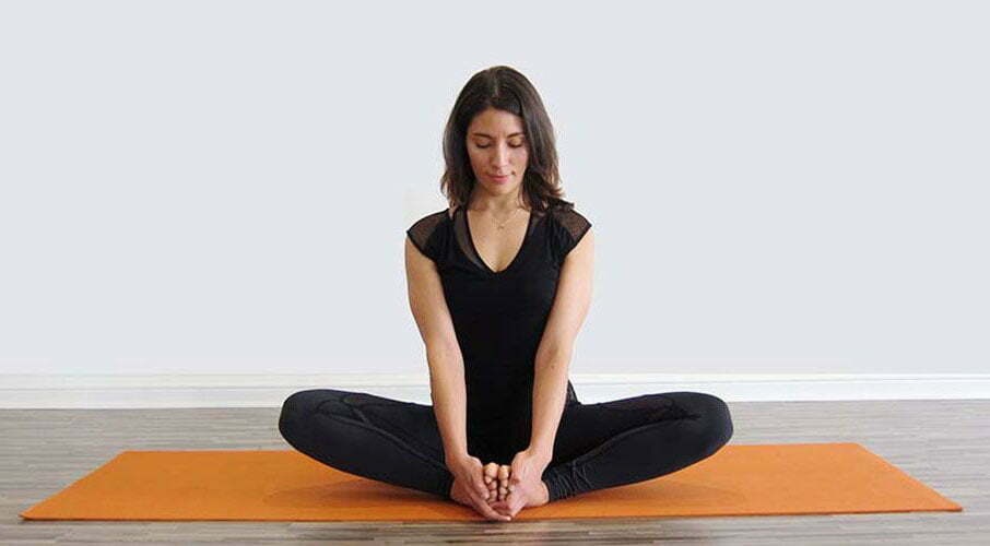 حرکت پروانه  (Butterfly Pose (Buddha Konasana